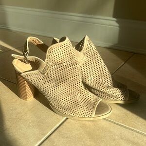 CREAM HEELS